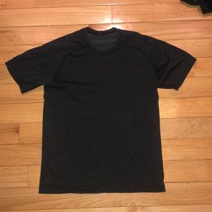 Men’s medium lulu lemon metal vent t shirt (Black)